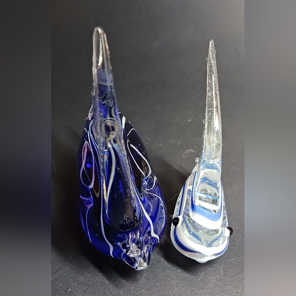 Art Glass Angel Fish Paperweight Blue & White Striped Murano handblown, set of 2 - Picture 4 of 6